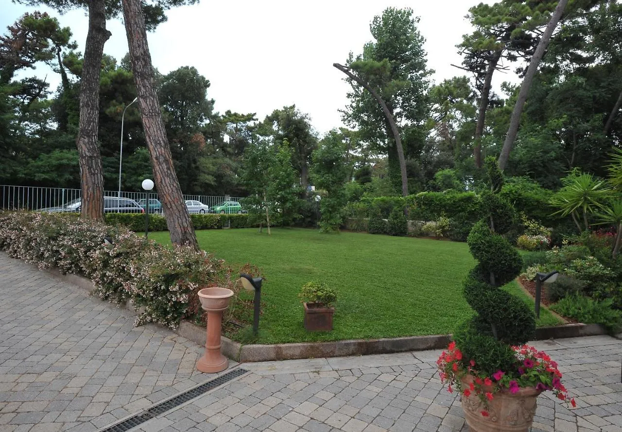 Hotel Riviera Blu Tirrenia 3*,